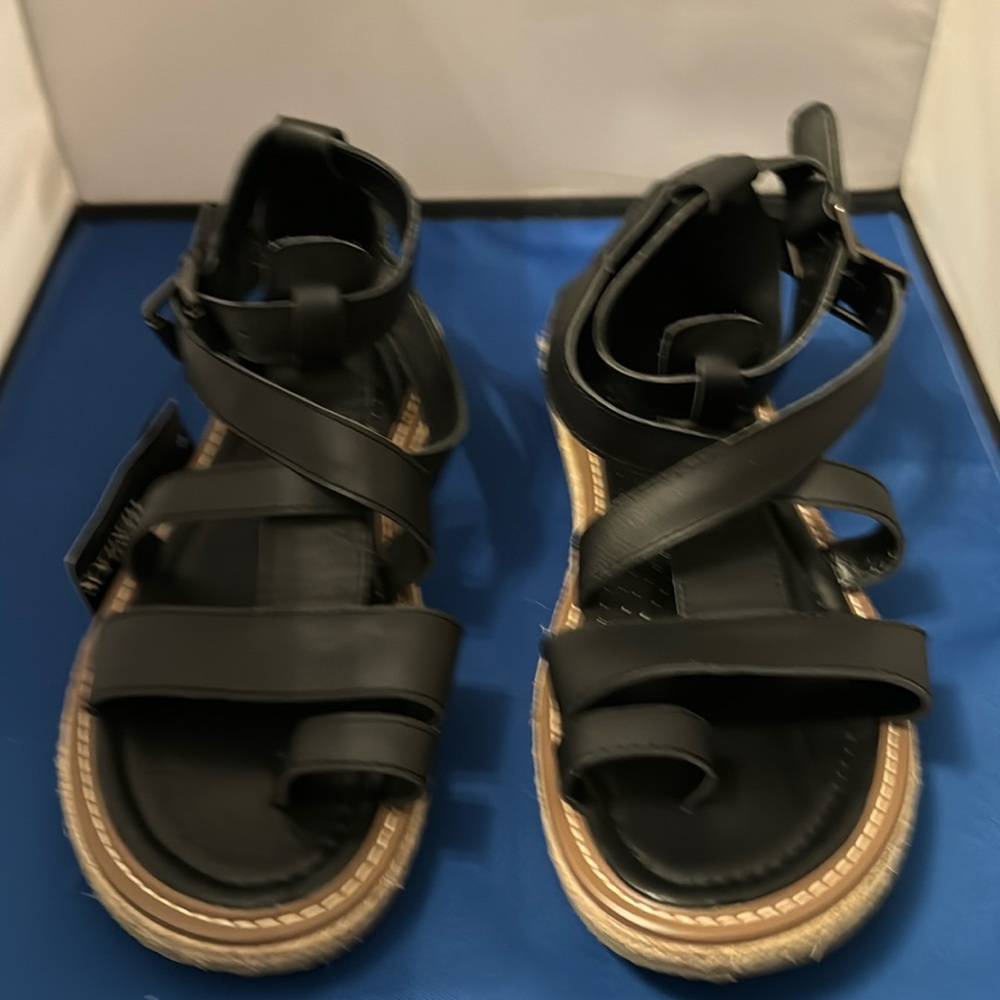 Perilous women’s Gladiator‎ sandal size 260/9 women’s